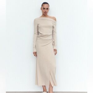 Zara midi wrap skirt size medium 
New with tags